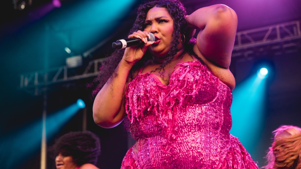 Lizzo: Παρελθόν τα μηνύματα αγάπης στα βίντεο όπου δείχνει το σώμα της - «Δεν ξεχνάμε» της γράφουν