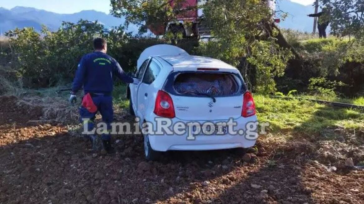 Φθιώτιδα: Αυτοκίνητο προσγειώθηκε σε χωράφι μετά από τούμπες - Τραυματίστηκε ο οδηγός