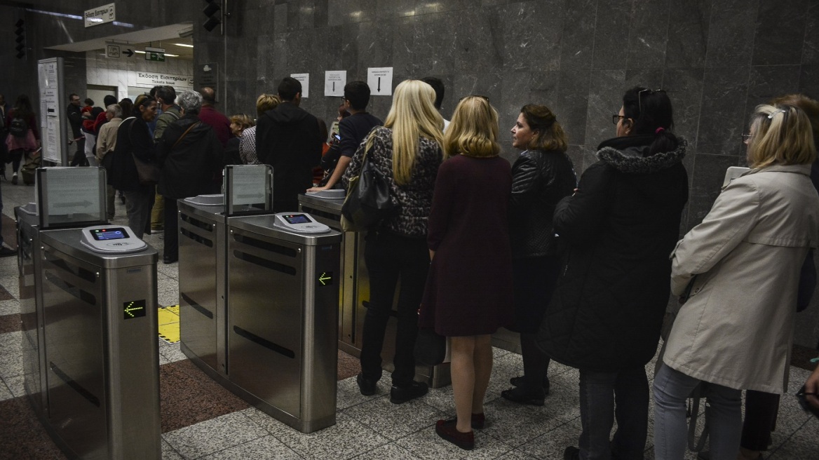 ΦΠΑ: Μόνιμα χαμηλός ο συντελεστής 13% σε τουρισμό και συγκοινωνίες και στον καφέ έως τον Ιούνιο του '24