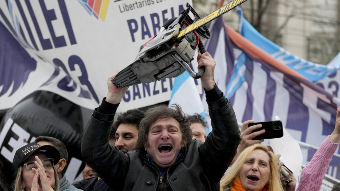 «Υπερήρωας» με αλυσοπρίονο: Πέντε απίστευτα βίντεο με τον νέο πρόεδρο της Αργεντινής Χαβιέρ Μιλέι