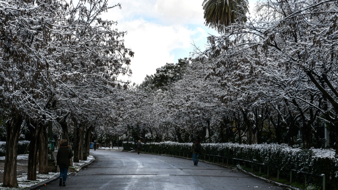 Καιρός: Προ των πυλών χειμωνιάτικη εισβολή με παγετό, θυελλώδεις ανέμους και χιόνια το Σαββατοκύριακο