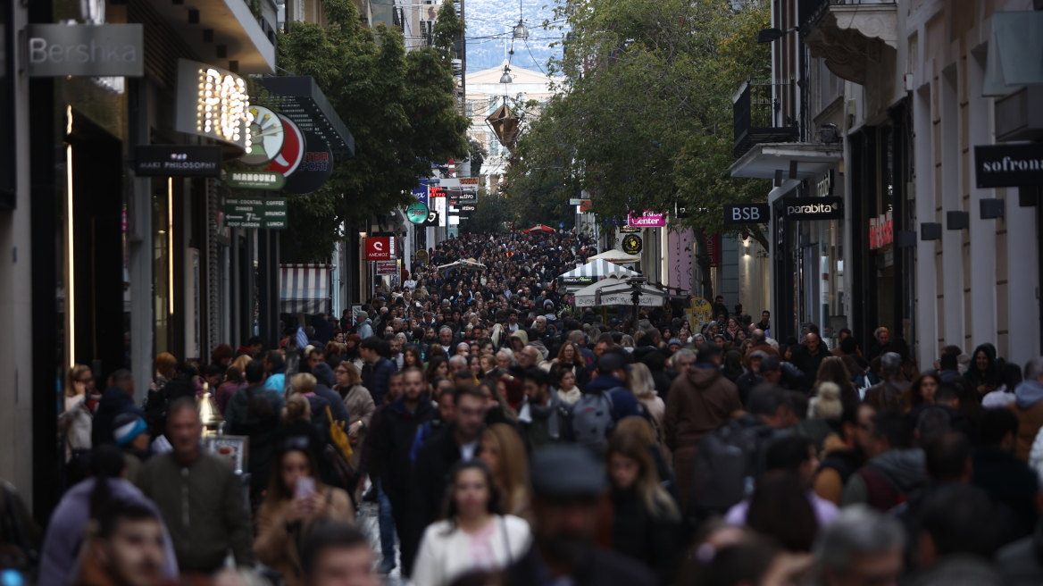 Τρεις Κυριακές με ανοιχτά μαγαζιά μέσα στον Δεκέμβριο - Πότε ξεκινούν οι χειμερινές εκπτώσεις 