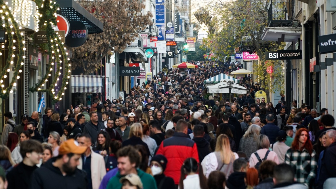 Τροπολογία για τον χριστουγεννιάτικο μποναμά σε 2,3 εκατ. δικαιούχους - Πότε θα γίνουν οι πληρωμές