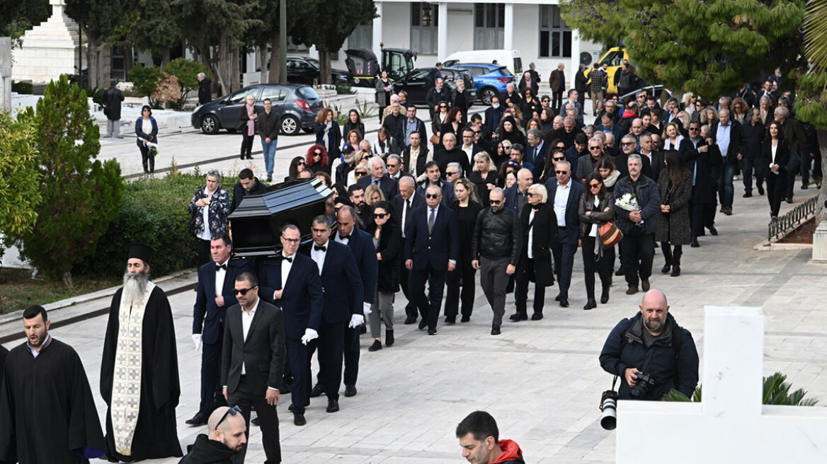 Κηδεία Βασιλικού: Την απουσία κόσμου της Αριστεράς και του πνεύματος επικρίνει ο Γιανναράς