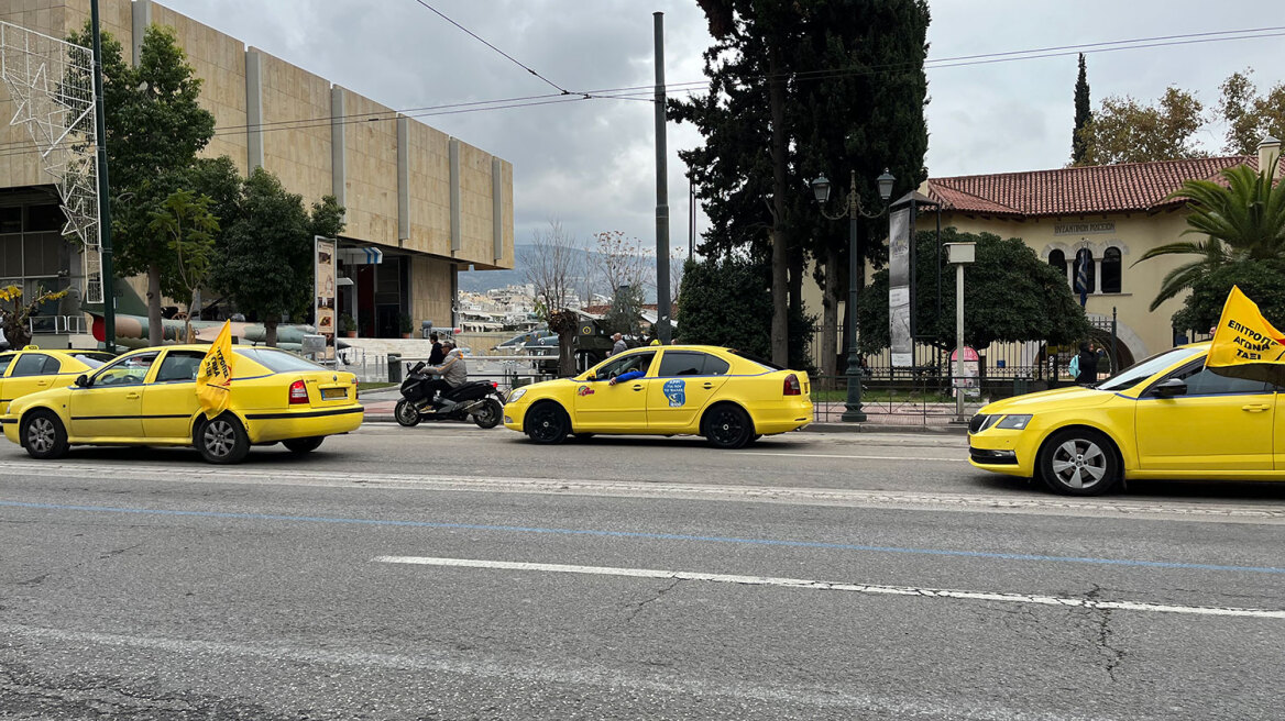 Κίνηση στους δρόμους: Η απεργία των ταξί και οι πορείες για τον Γρηγορόπουλο προκαλούν χάος στους δρόμους - Live εικόνα 