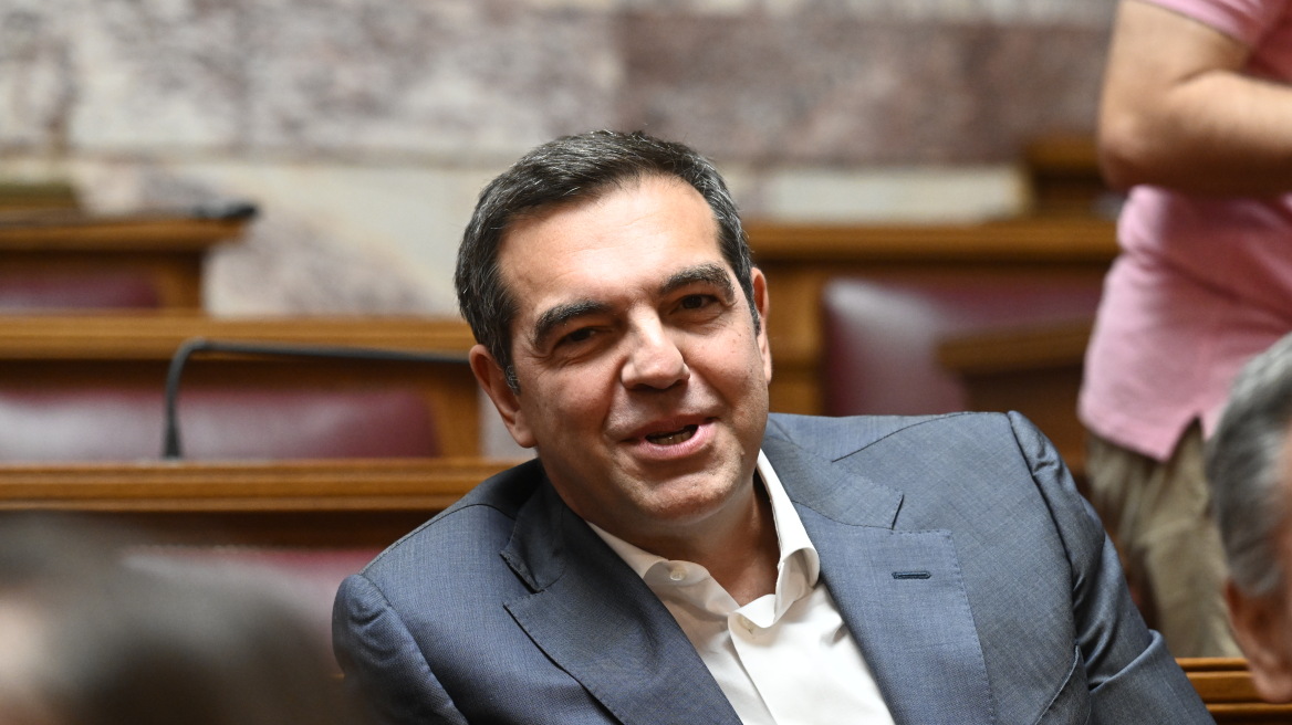 Στο Παρίσι ο Αλέξης Τσίπρας: Θα συναντηθεί με Ολάντ και 30 Γάλλους ακτιβιστές