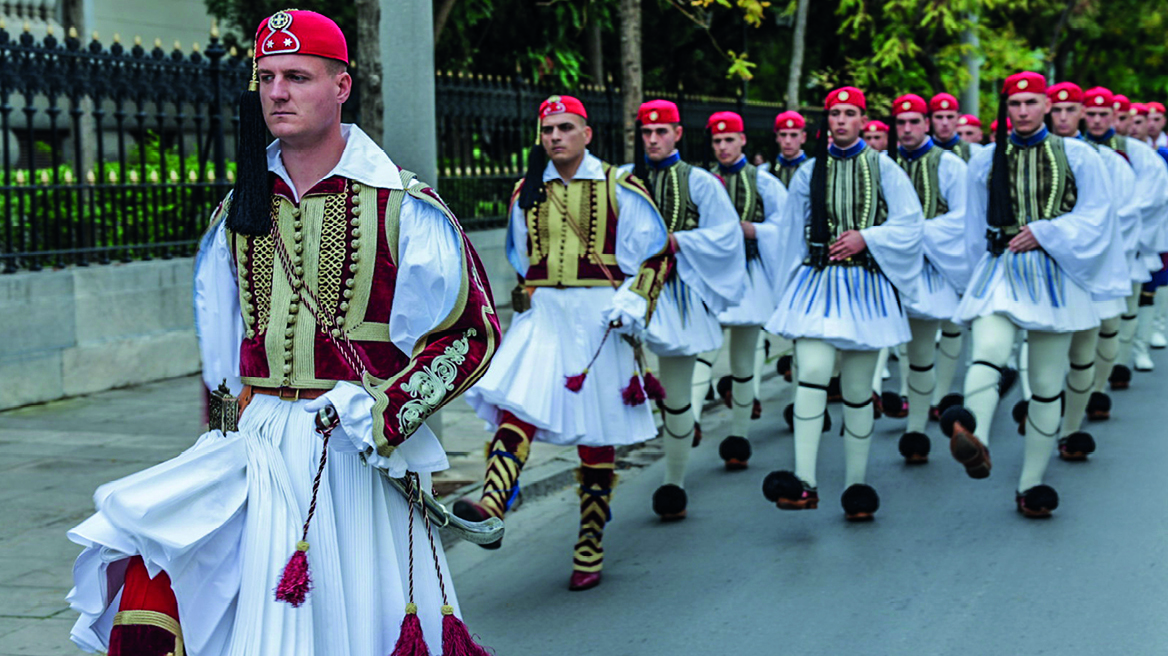 Πόσες πιέτες έχει η φουστανέλα των τσολιάδων της Προεδρικής Φρουράς και τι συμβολίζουν