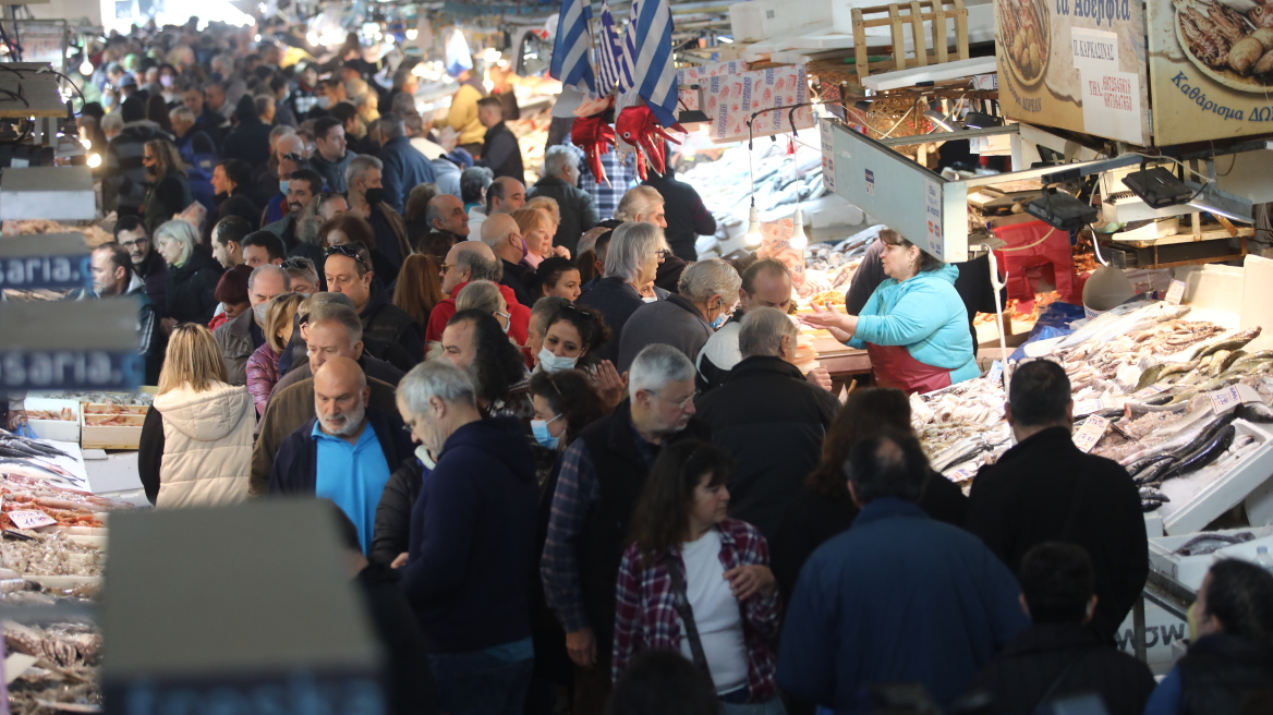 Πόσο θα κοστίσει φέτος το χριστουγεννιάτικο τραπέζι - Πού κυμαίνονται αρνί και γαλοπούλα