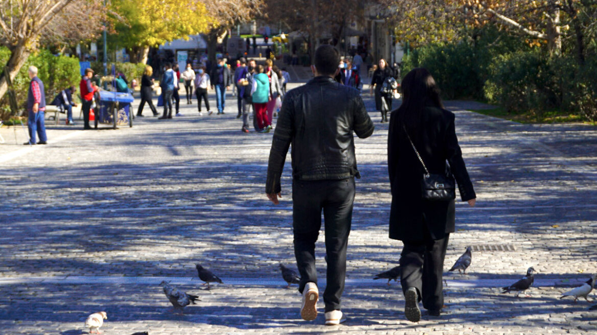 Δημογραφικό: Είναι δυνατό να επιβραδυνθεί η μείωση και η γήρανση του πληθυσμού της Ελλάδας;