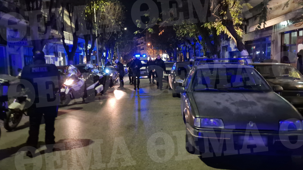 Θεσσαλονίκη: Ανθρωποκυνηγητό για τη σύλληψη του πιστολέρο που πυροβόλησε τον 31χρονο έξω από καφενείο