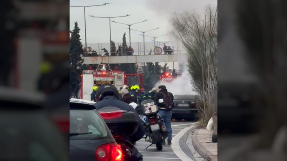 Φωτιά σε αυτοκίνητο στην Εθνική Οδό Αθηνών - Λαμίας - Δείτε βίντεο