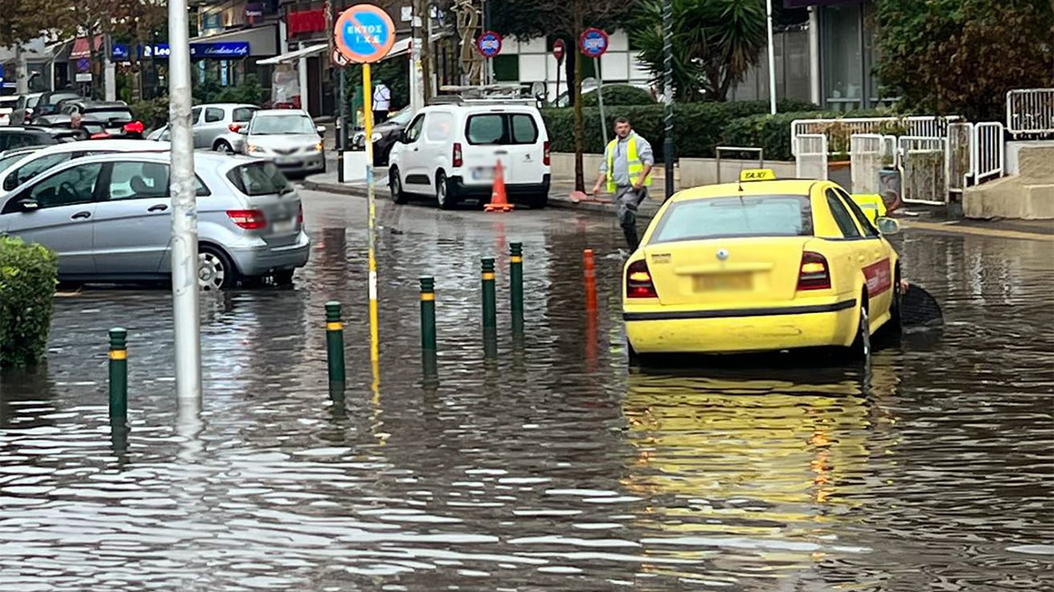 Η κατάσταση στους δρόμους αυτή την ώρα - Κυκλοφοριακό χάος για ώρες το πρωί στην παραλιακή