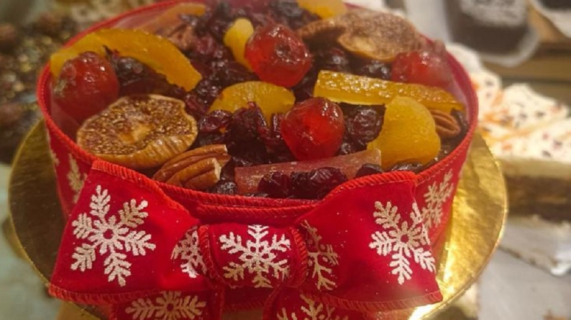 Πιάτα που αξίζει να δοκιμάσετε: Το Christmas rum cake από τον Φούρνο του Τάκη