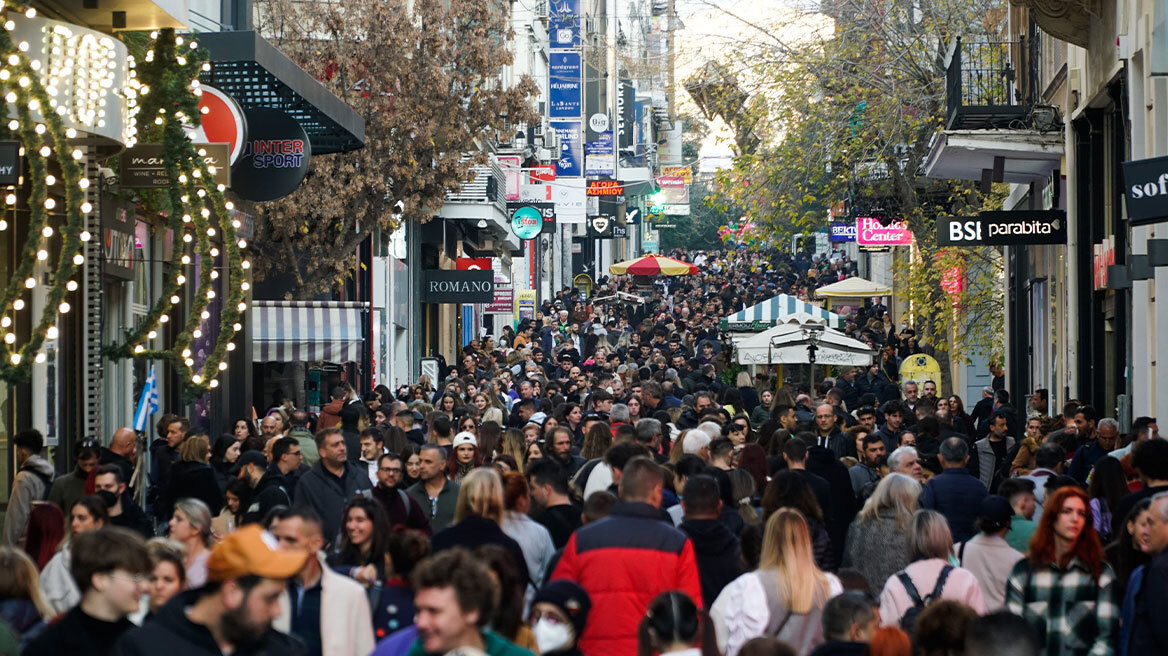 Ψώνια της τελευταίας στιγμής - Στις 6 κλείνουν τα καταστήματα, στις 8 τα μεγάλα εμπορικά κέντρα και τα σούπερ μάρκετ