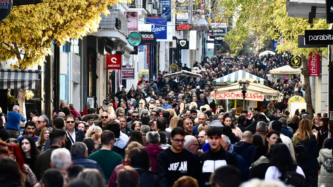 Αθήνα: Πλήθος κόσμου στο κέντρο για τα τελευταία ψώνια πριν τα Χριστούγεννα - Δείτε εικόνες