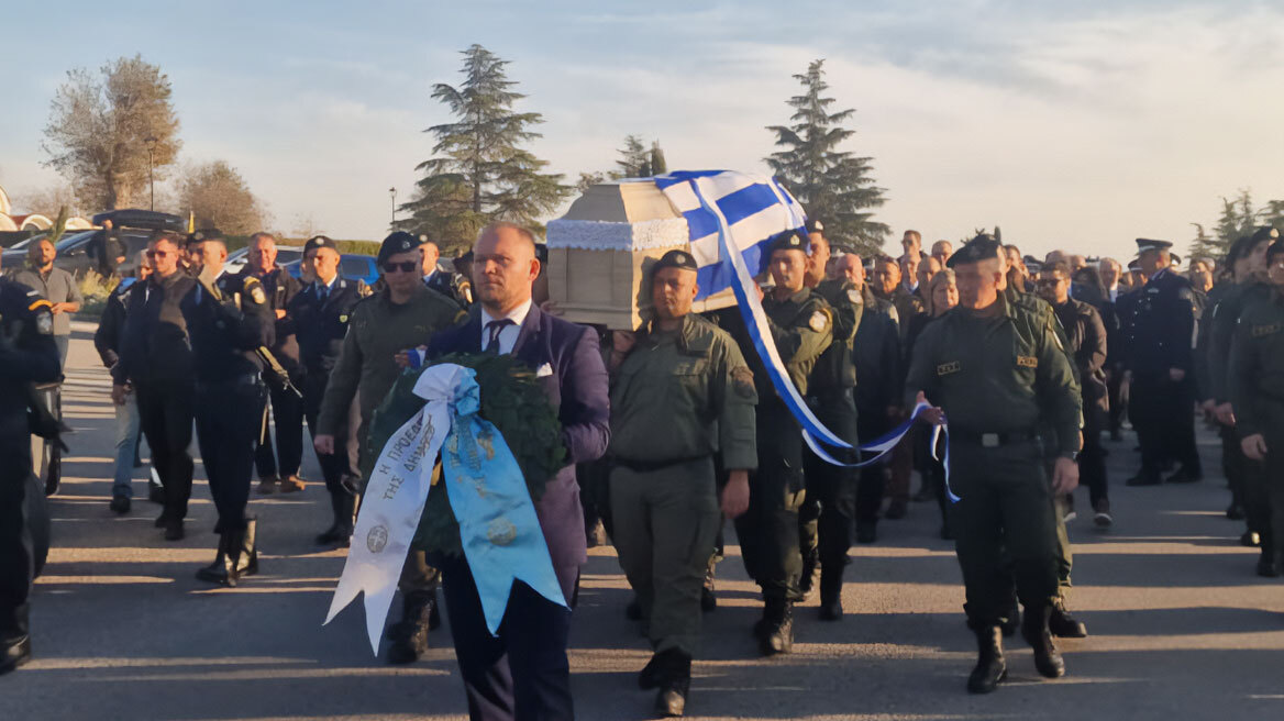 Γιώργος Λυγγερίδης - Θρήνος στην κηδεία του: «Αθάνατος» φώναξαν στην ταφή του (Βίντεο και φωτογραφίες)