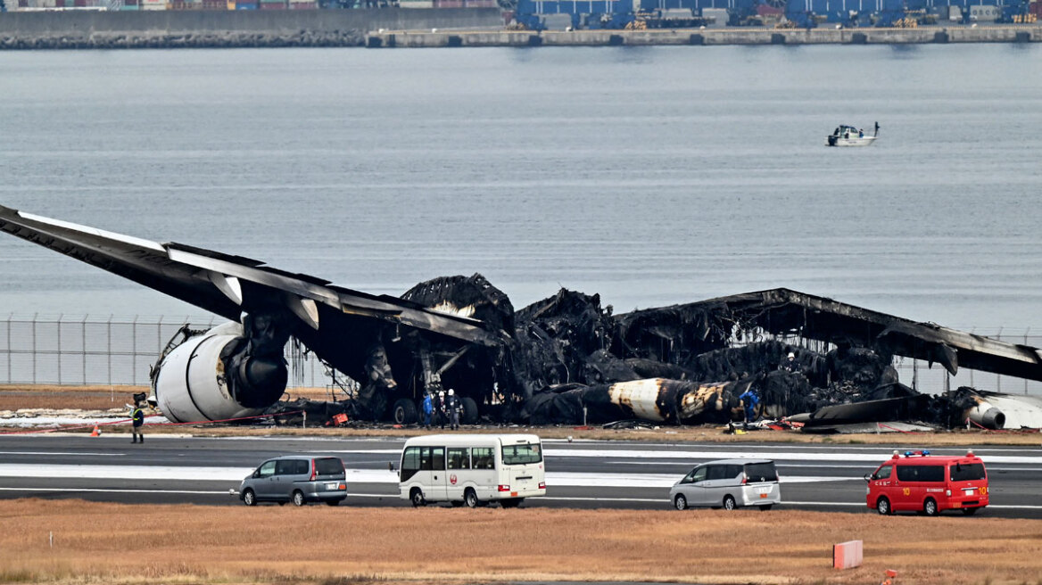 Φωτιά σε αεροπλάνο της Japan Airlines: Το ενδεχόμενο ανθρώπινου λάθους εξετάζουν οι ερευνητές