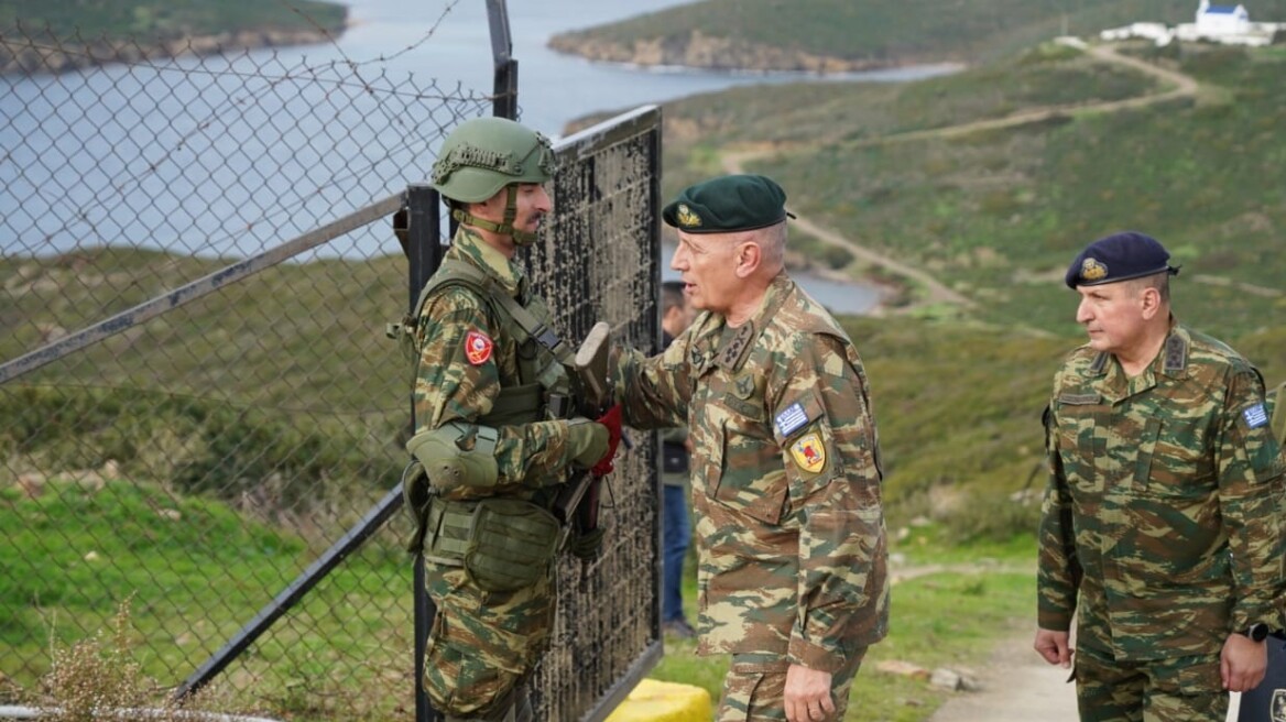 ΓΕΕΘΑ: Ο Κωνσταντίνος Φλώρος επισκέφθηκε μονάδες των Ενόπλων Δυνάμεων σε Λέσβο, Σκύρο, Δωδεκάνησα και Χίο