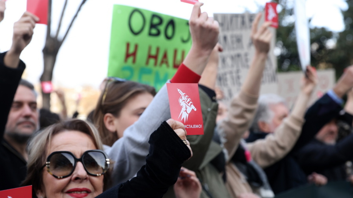 Σερβία: Επιμένει η αντιπολίτευση στις καταγγελίες για τις εκλογές