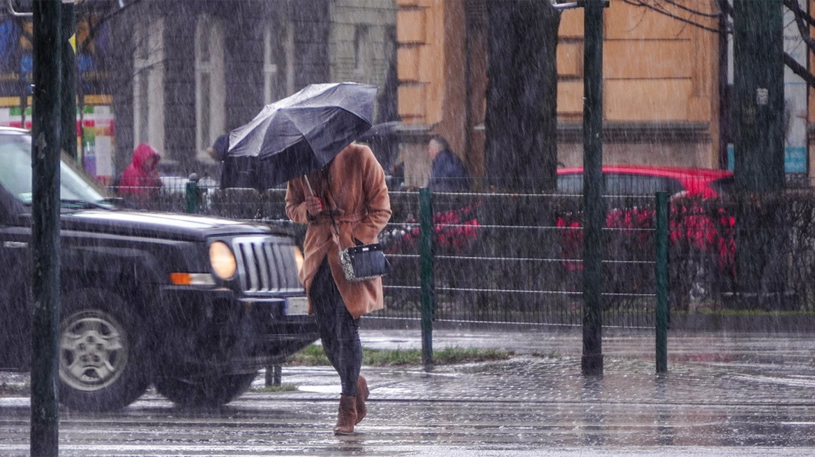 Καιρός - Meteo: Βροχές, καταιγίδες και θυελλώδεις άνεμοι την Τρίτη - Πού θα χιονίσει