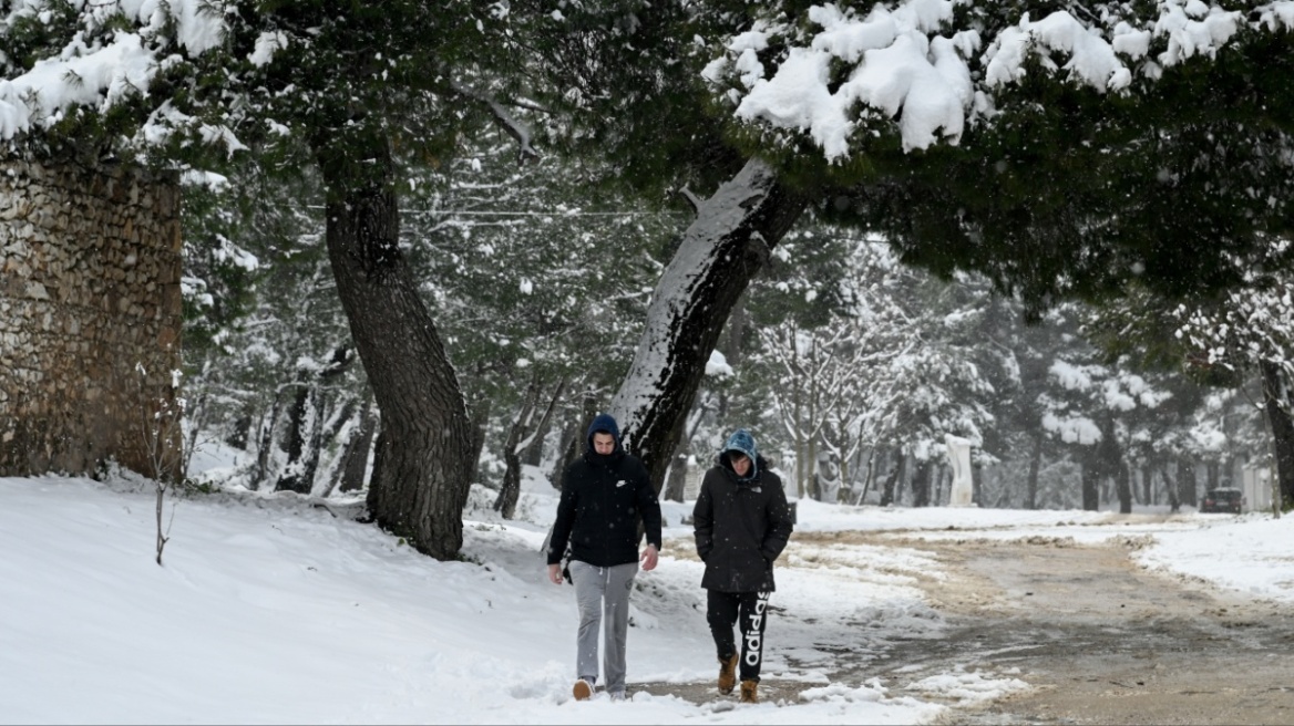 Καιρός: Με χιονοπτώσεις σε χαμηλά υψόμετρα ξεκινά η πρώτη ψυχρή εισβολή - Έρχεται και δεύτερη το Σαββατοκύριακο