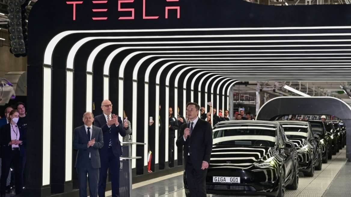 Ερυθρά Θάλασσα: Το εργοστάσιο της Tesla στη Γερμανία αναστέλλει την παραγωγή λόγω έλλειψης εξαρτημάτων