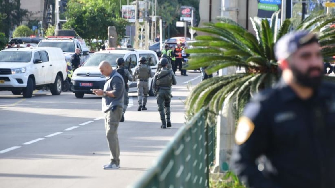 Ισραήλ: Η Χαμάς ανέλαβε την ευθύνη για τη διπλή τρομοκρατική επίθεση κοντά στο Τελ Αβίβ - Μία νεκρή, πολλοί τραυματίες 