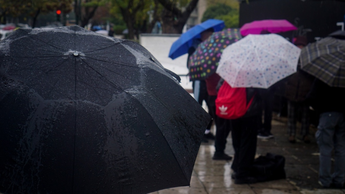 Καιρός: Ισχυροί νοτιάδες και άνοδος της θερμοκρασίας σήμερα - Πού θα βρέξει