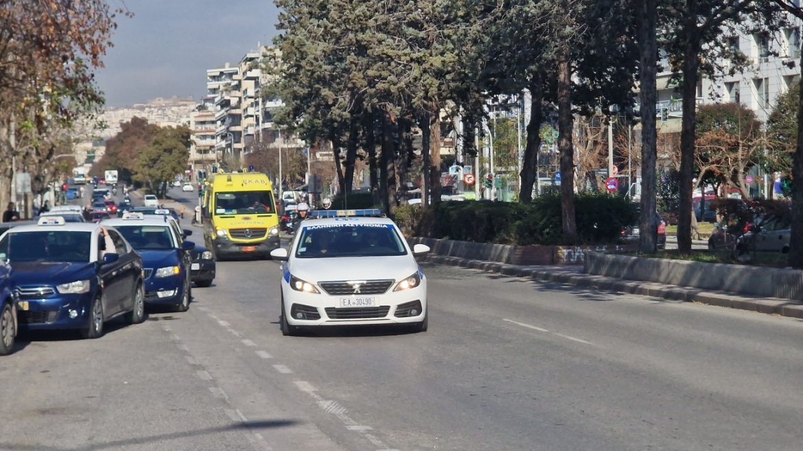 Θεσσαλονίκη: Γέφυρα σωτηρίας από την ΕΛΑΣ για αγοράκι δύο ετών - Δείτε βίντεο και φωτογραφίες