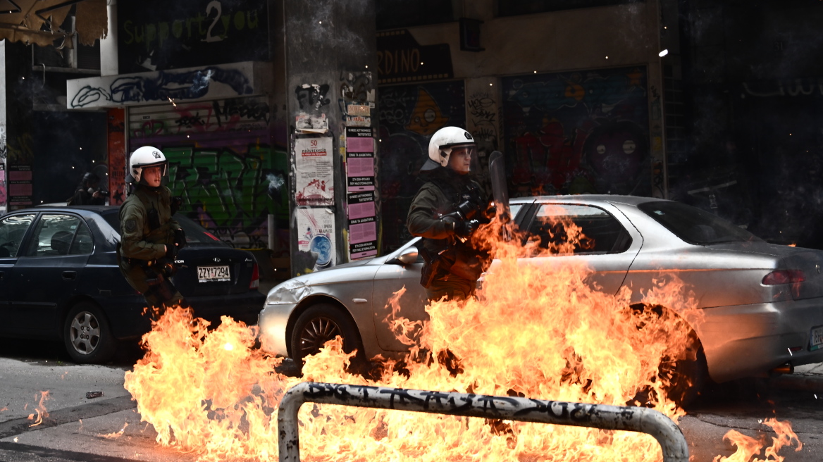 Έπεσαν μολότοφ στην Πατησίων μετά το πανεκπαιδευτικό συλλαλητήριο