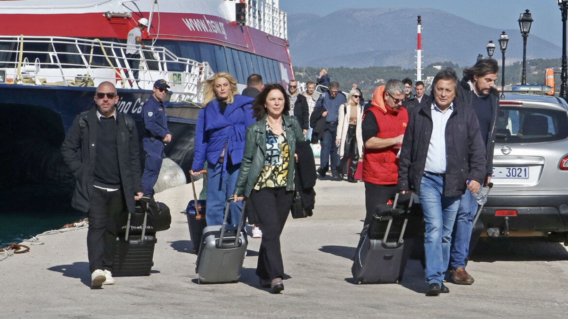 ΣΥΡΙΖΑ: Στις Σπέτσες οι βουλευτές του ΣΥΡΙΖΑ - Η νυχτερινή άφιξη Κασσελάκη και η συνεδρίαση στο σπίτι του