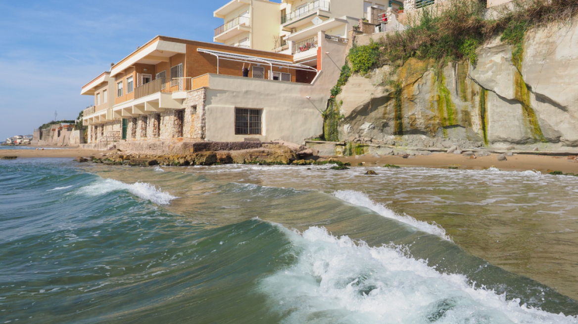 Κλιματική αλλαγή: Ποιες περιοχές της Ελλάδας θα πληρώσουν το μεγαλύτερο κόστος αν ανέβει η στάθμη της θάλασσας