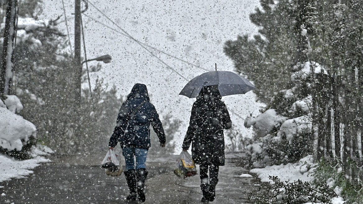 Κακοκαιρία: Επικαιροποιήθηκε το δελτίο επιδείνωσης καιρού - Πού θα χιονίσει και πού θα πέσει η θερμοκρασία