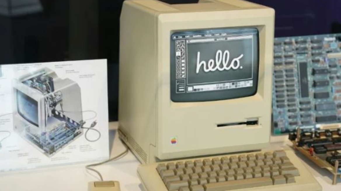 Apple: Το πρώτο Macintosh γίνεται 40 ετών - Η συσκευή που έφερε επανάσταση και έβαλε τους υπολογιστές στη ζωή μας