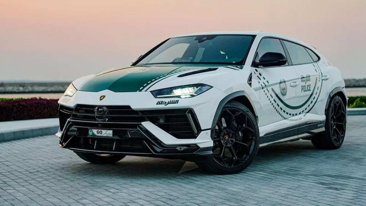 Η Lamborghini Urus αναλαμβάνει υπηρεσία