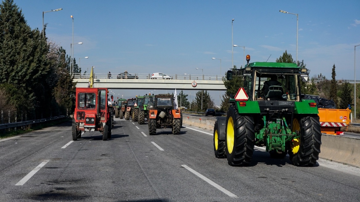 Κυκλοφοριακές ρυθμίσεις στην Αθηνών-Θεσσαλονίκης λόγω των αγροτικών μπλόκων