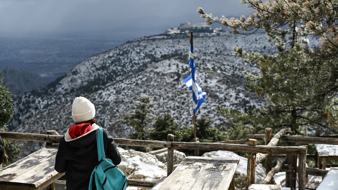 Καιρός: Αλλάζει το σκηνικό με «χειμωνιάτικη φωτοβολίδα»  - Σε ποιες περιοχές της Αττικής βλέπουν χιόνια οι μετεωρολόγοι 