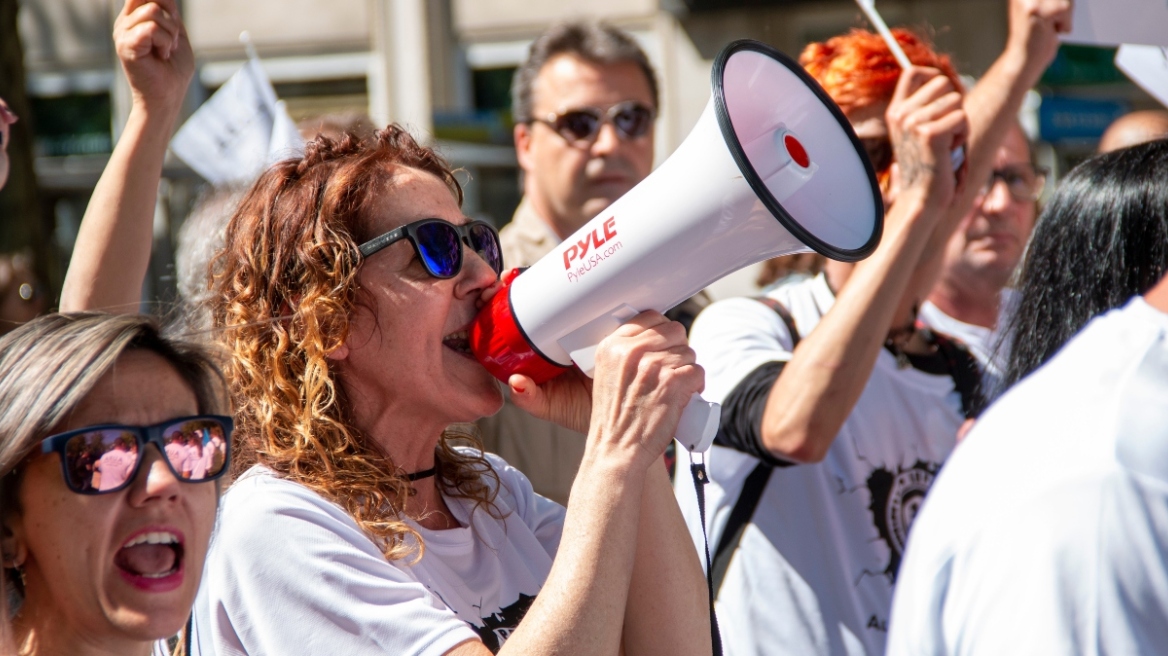 Ισπανία: Η κυβέρνηση ξεκινά διαπραγματεύσεις με τους κοινωνικούς εταίρους για τη μείωση των ωρών εργασίας