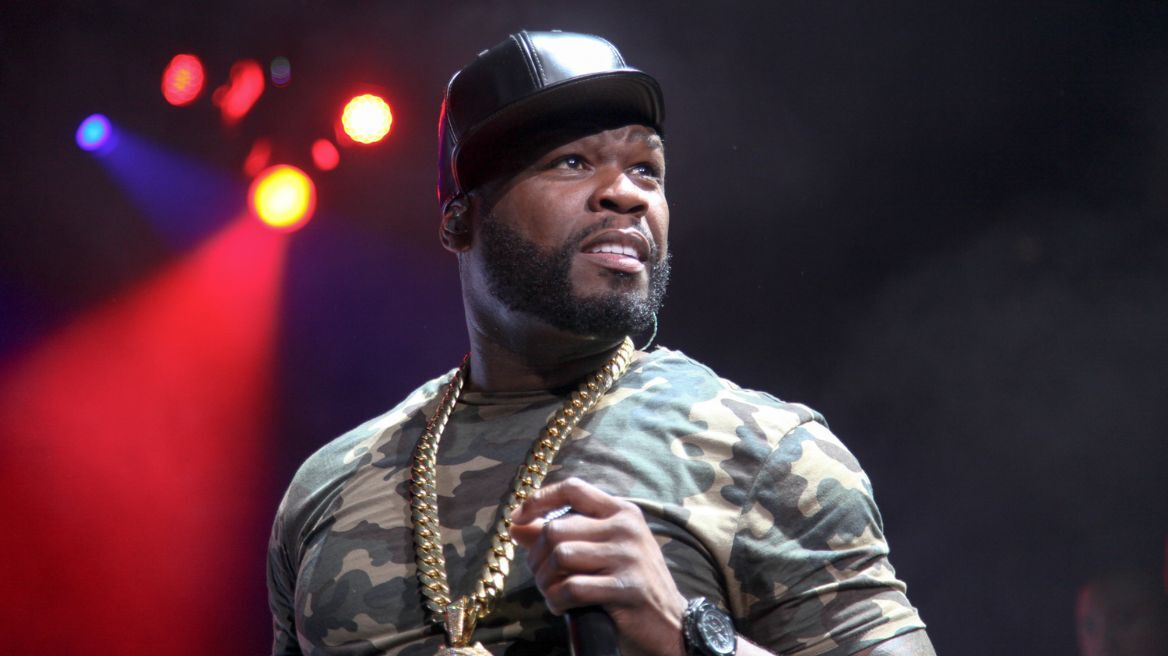 50 Cent: Η γυναίκα που τραυματίστηκε από το μικρόφωνο που πέταξε σε συναυλία του, κατέθεσε μήνυση εις βάρος του