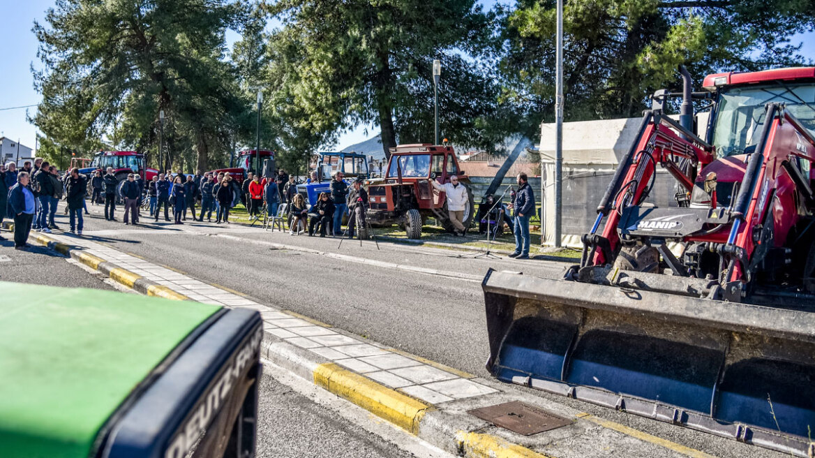 Κυβέρνηση: Στρατηγική χαμηλής έντασης και διαλόγου απέναντι στους αγρότες, αλλά με μικρό καλάθι