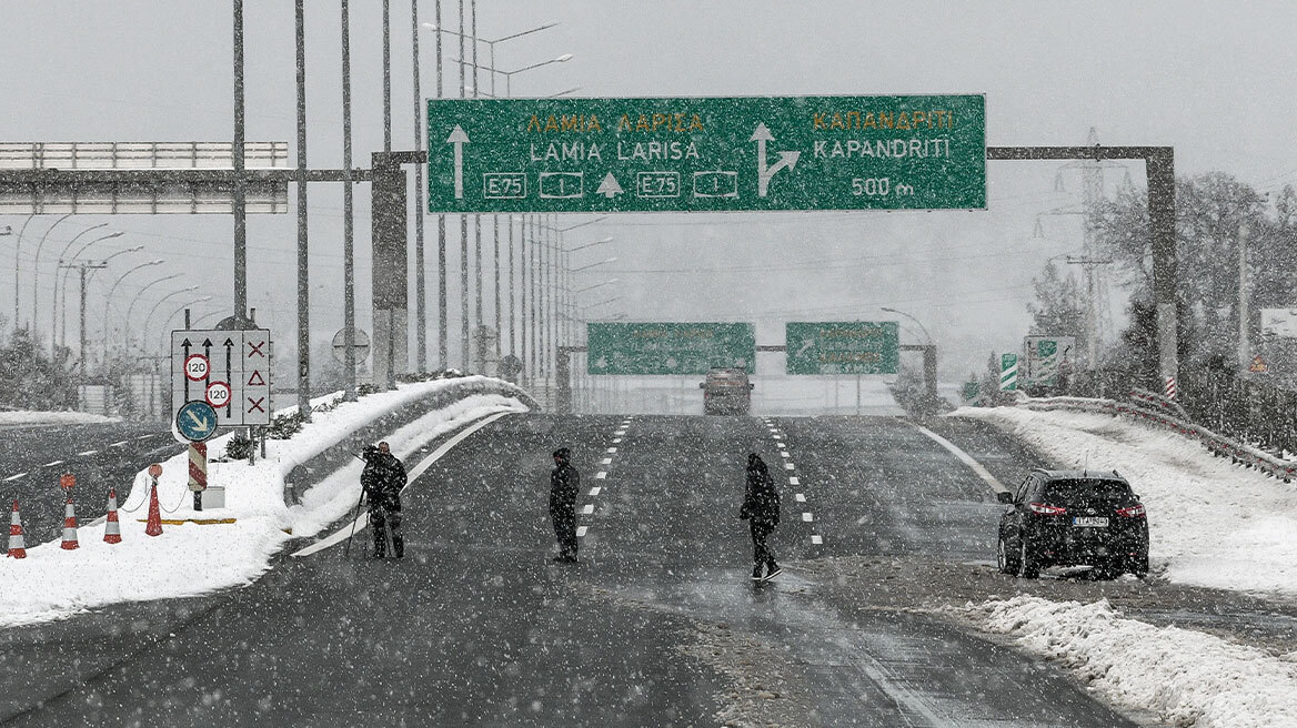 Κακοκαιρία Avgi: Όλα τα έκτακτα μέτρα - Ποια σχολεία κλείνουν, πού θα υπάρξει τηλεργασία, τι ισχύει για τα delivery