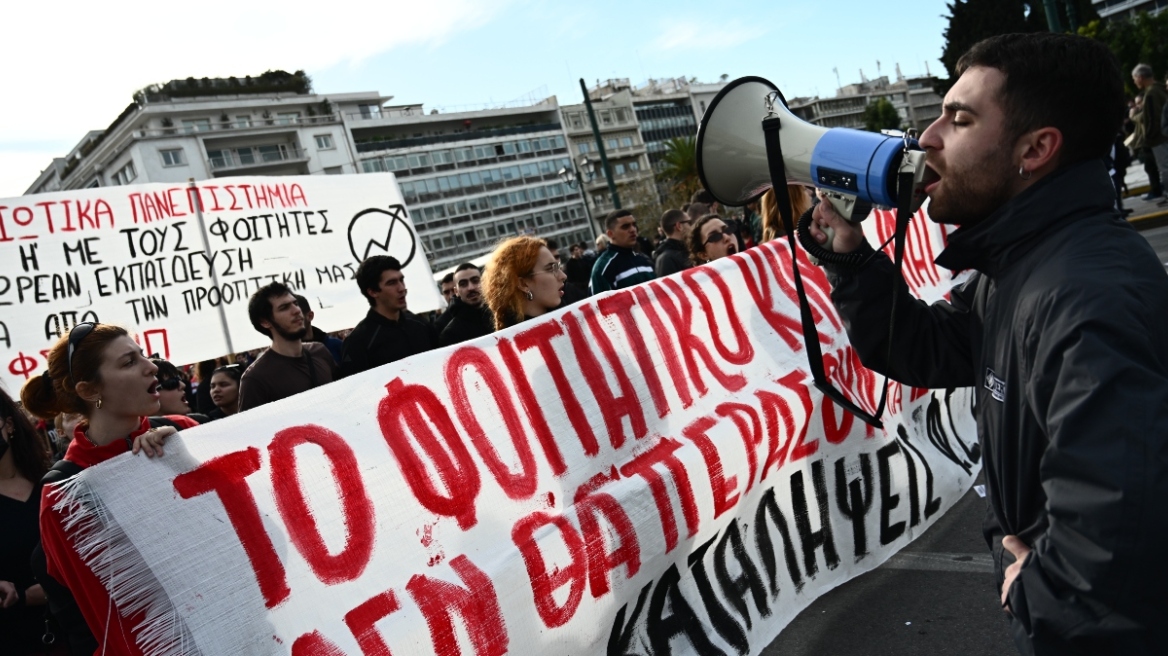 Τέλος η κατάληψη στη σχολή Πολιτικών Μηχανικών του ΕΜΠ και στο Οικονομικό της Νομικής