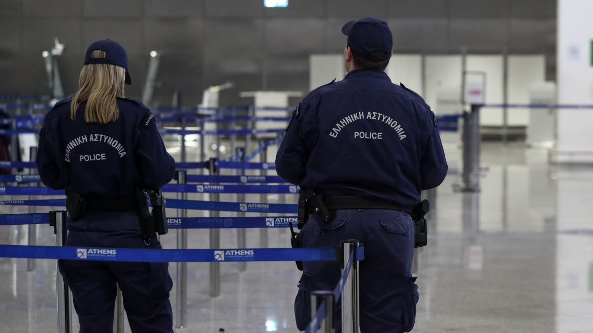 «Ελ. Βενιζέλος»: Πέντε συλλήψεις στο αεροδρόμιο - Επιχείρησαν να εισάγουν 20.775 λαθραία πακέτα τσιγάρα