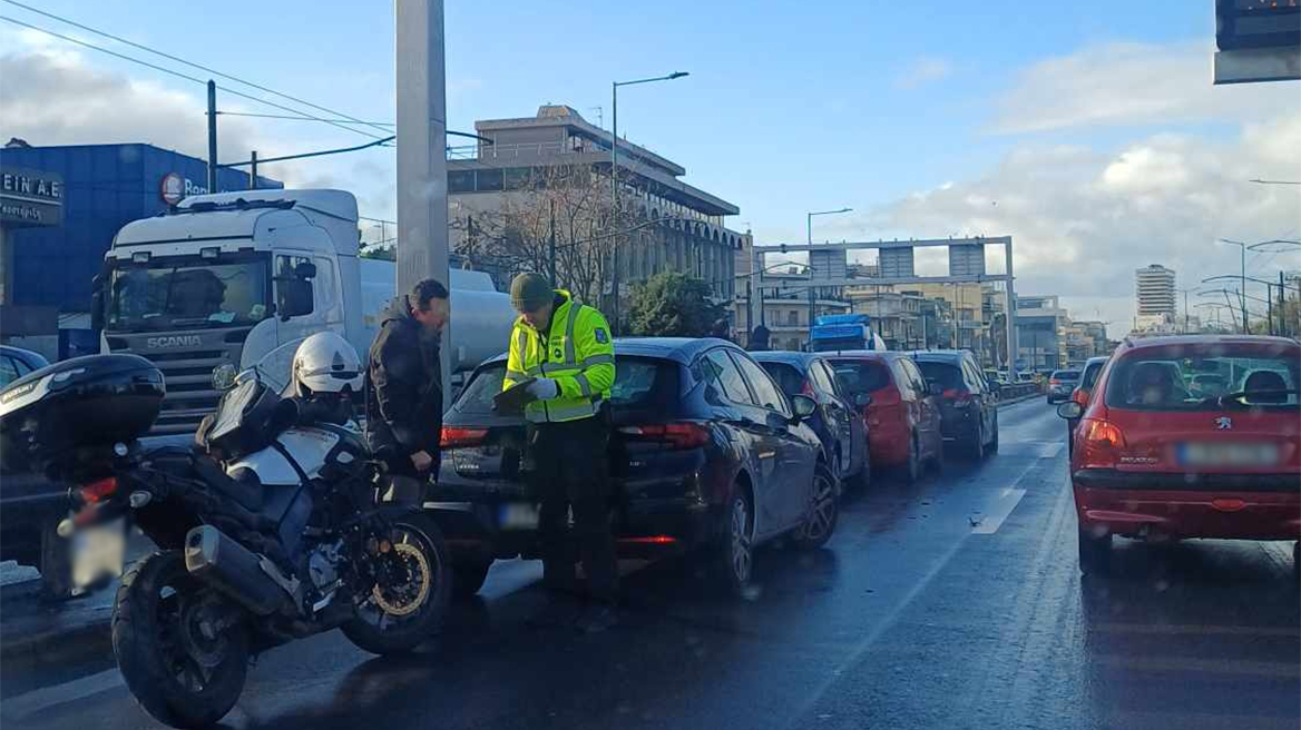 Κίνηση στους δρόμους: Πού έχει μποτιλιάρισμα τώρα - Τρία τροχαία νωρίς το πρωί σε Κηφισίας, Κηφισό και Λ.Σχιστού 