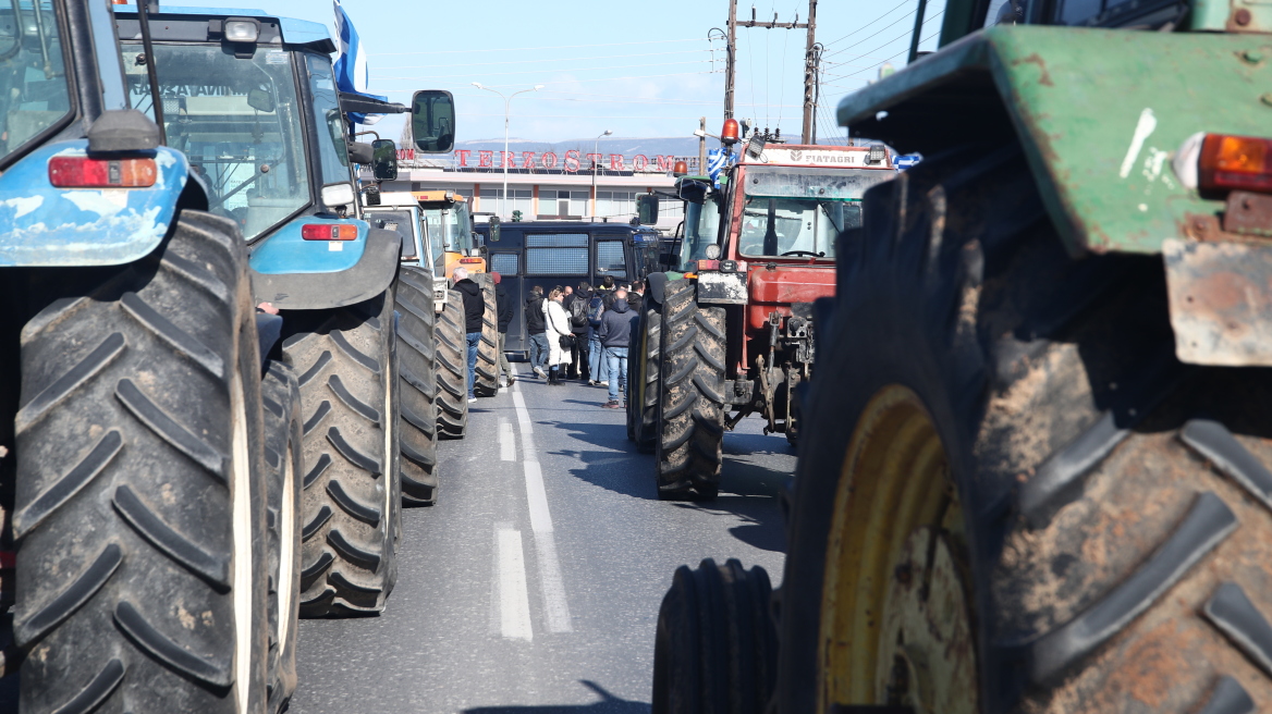 Αγροτικές κινητοποιήσεις: Με 300 τρακτέρ οι αγρότες στην έκθεση Agrotica στη Θεσσαλονίκη