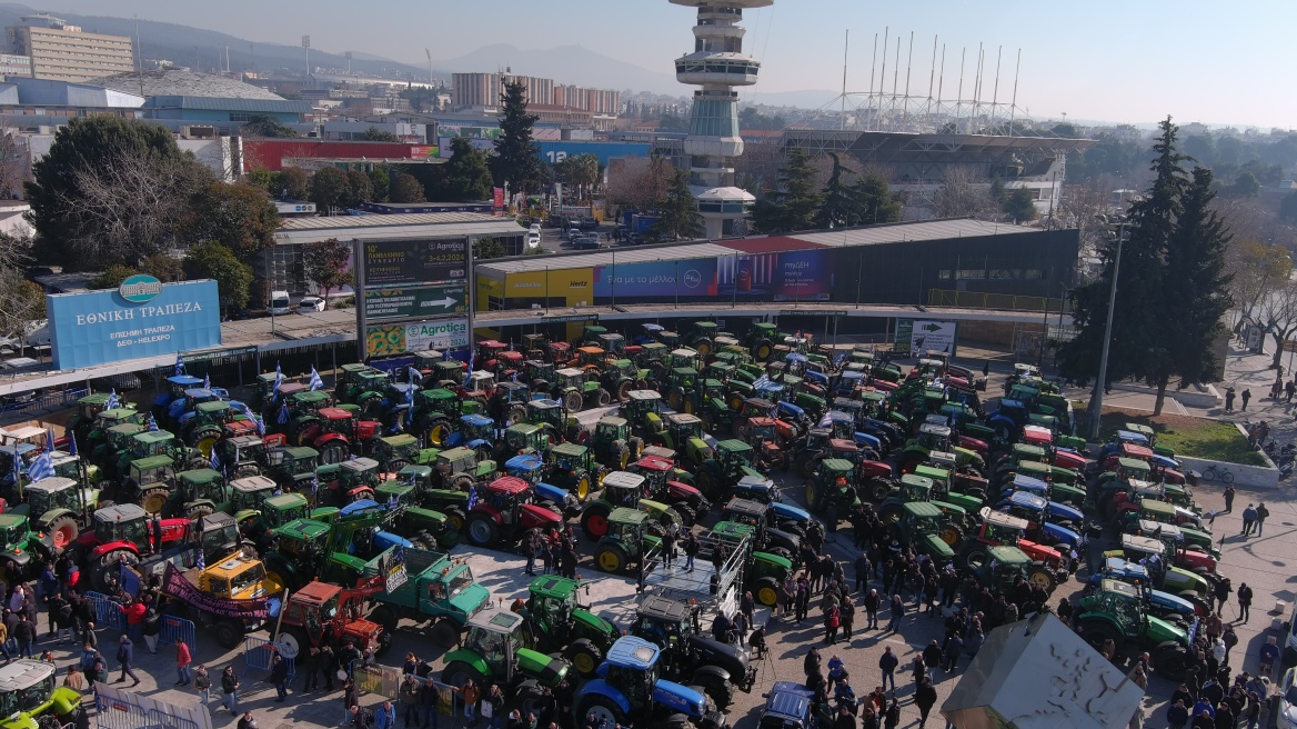 Αγρότες: Κλιμακώνονται οι κινητοποιήσεις με ενισχυμένα μπλόκα - Το μεσημέρι αποφασίζουν τις επόμενες κινήσεις τους