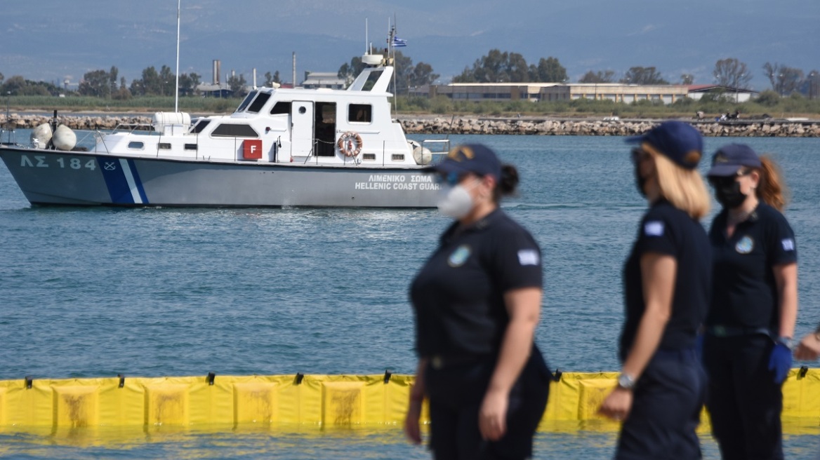 Λιμενικό: Συνελήφθη αξιωματικός που ζητούσε χρήματα και τσιγάρα για να αφήνει τα πλοία να περνούν χωρίς επιθεώρηση