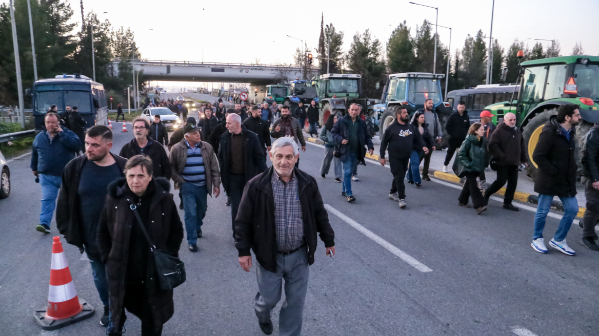 Ετοιμάζονται για τη συνάντηση με τον πρωθυπουργό οι αγρότες - Σε δύο σκέλη η διαπραγμάτευση