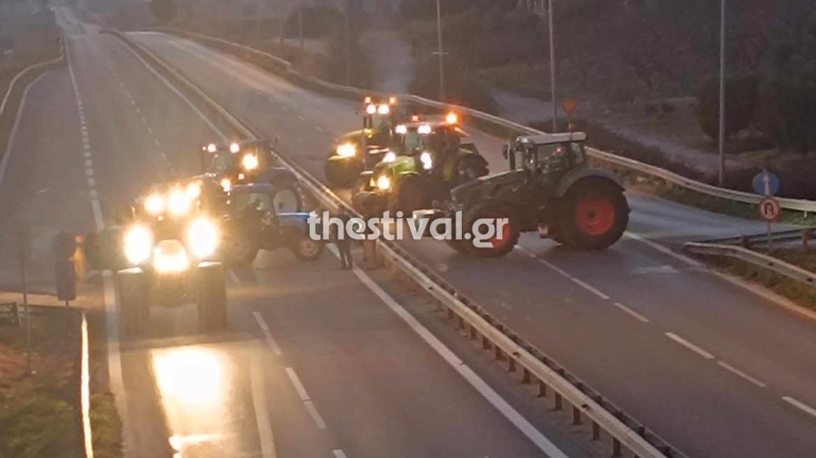 Αγρότες: Απέκλεισαν για ακόμη μια μέρα την Ε.Ο Χαλκιδικής - Νέων Μουδανιών