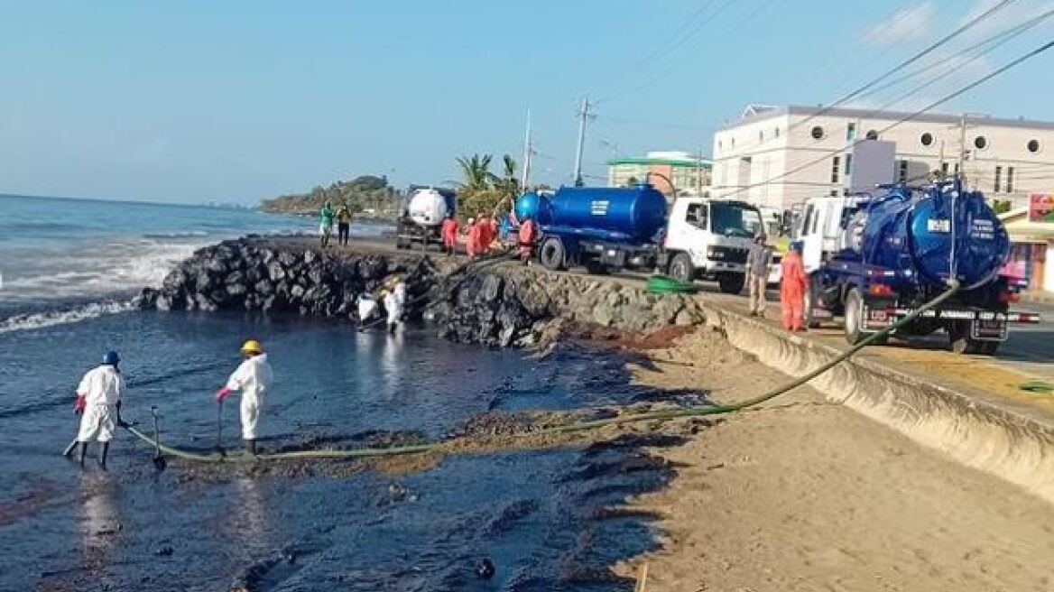 Τρίνινταντ και Τομπάγκο: Πετρελαιοκηλίδα παραμένει ανεξέλεγκτη για μέρες